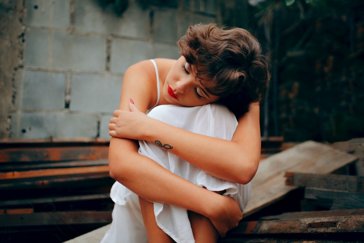 Bagagem emocional de relações passadas: 10 sinais de que a tem e como lidar com ela