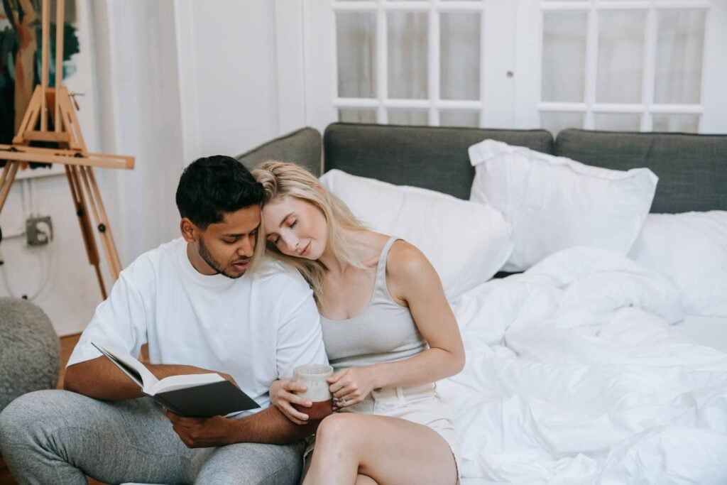 10 razões pelas quais a sua mulher é aborrecida na cama (e o que fazer em relação a isso)