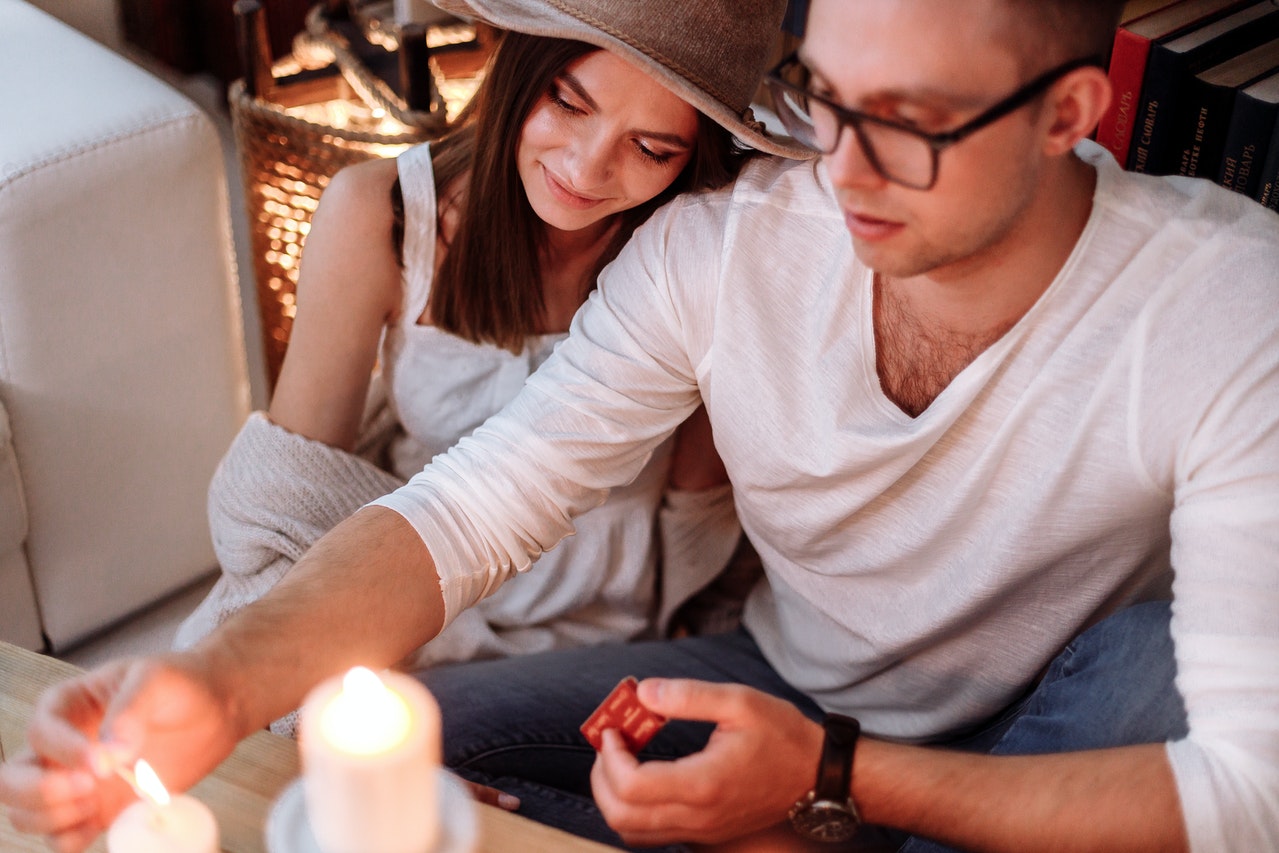 25 kūrybiški būdai, kaip sužinoti, ar jūsų draugas vaikinas jus įsimylėjo