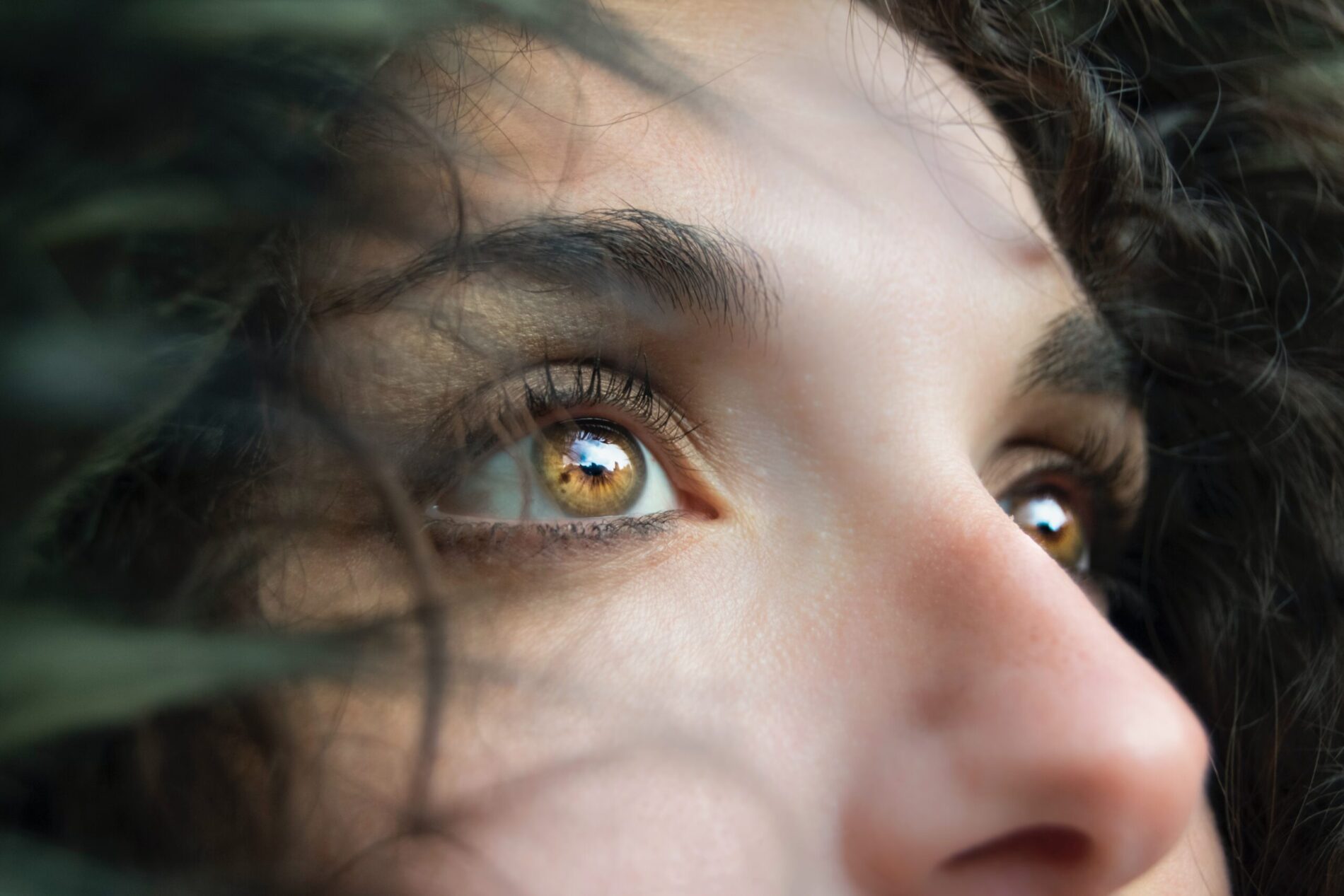 Tremor do olho direito nas mulheres: 15 grandes significados espirituais